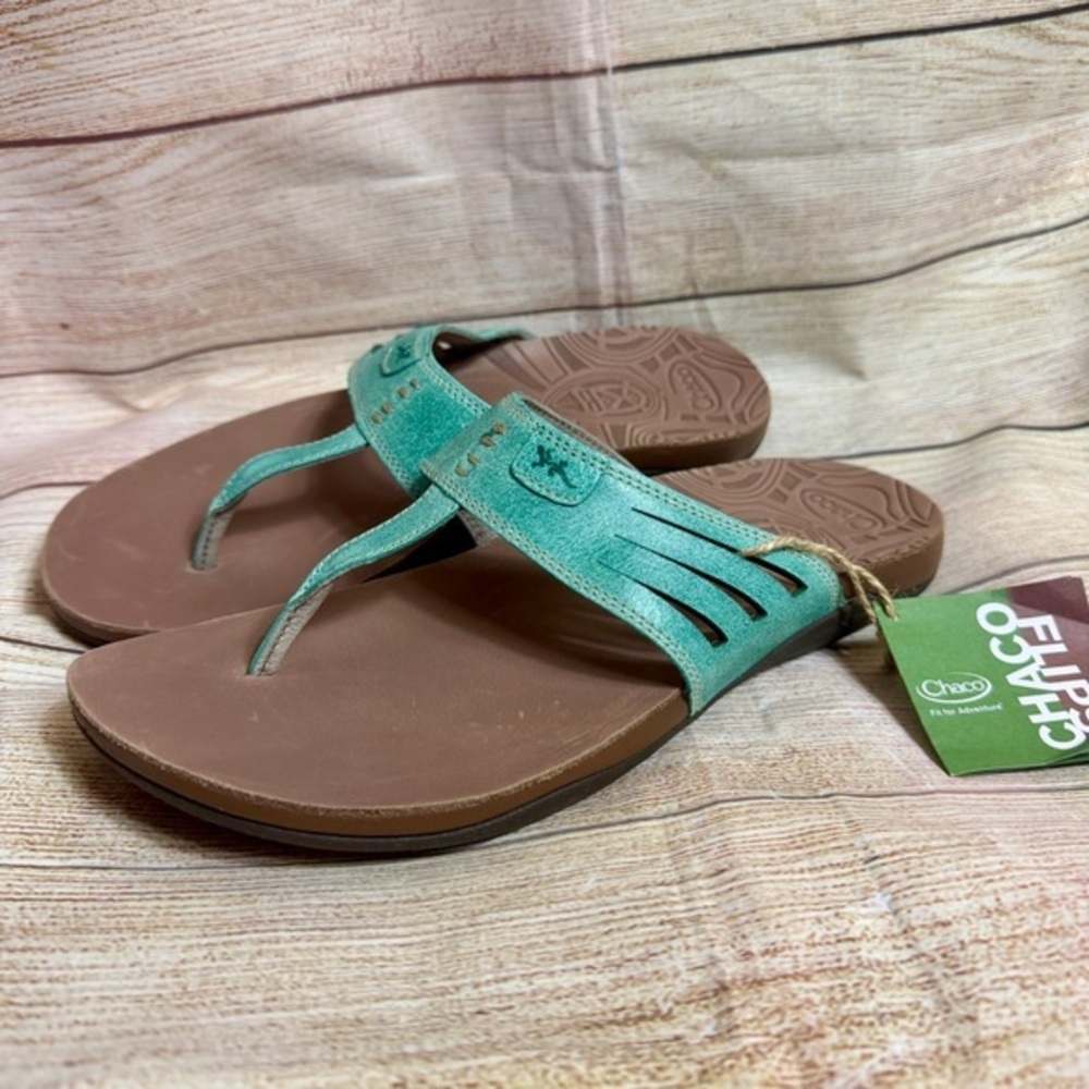 NWT Chaco Sansa flips turquoise leather flip flops sandals. Size 8